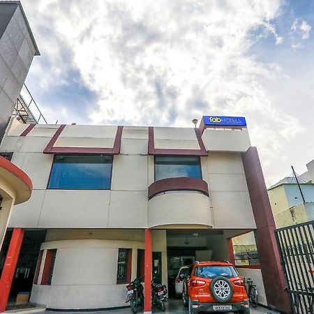 Hotel Executive Hasanganj Екстериор снимка