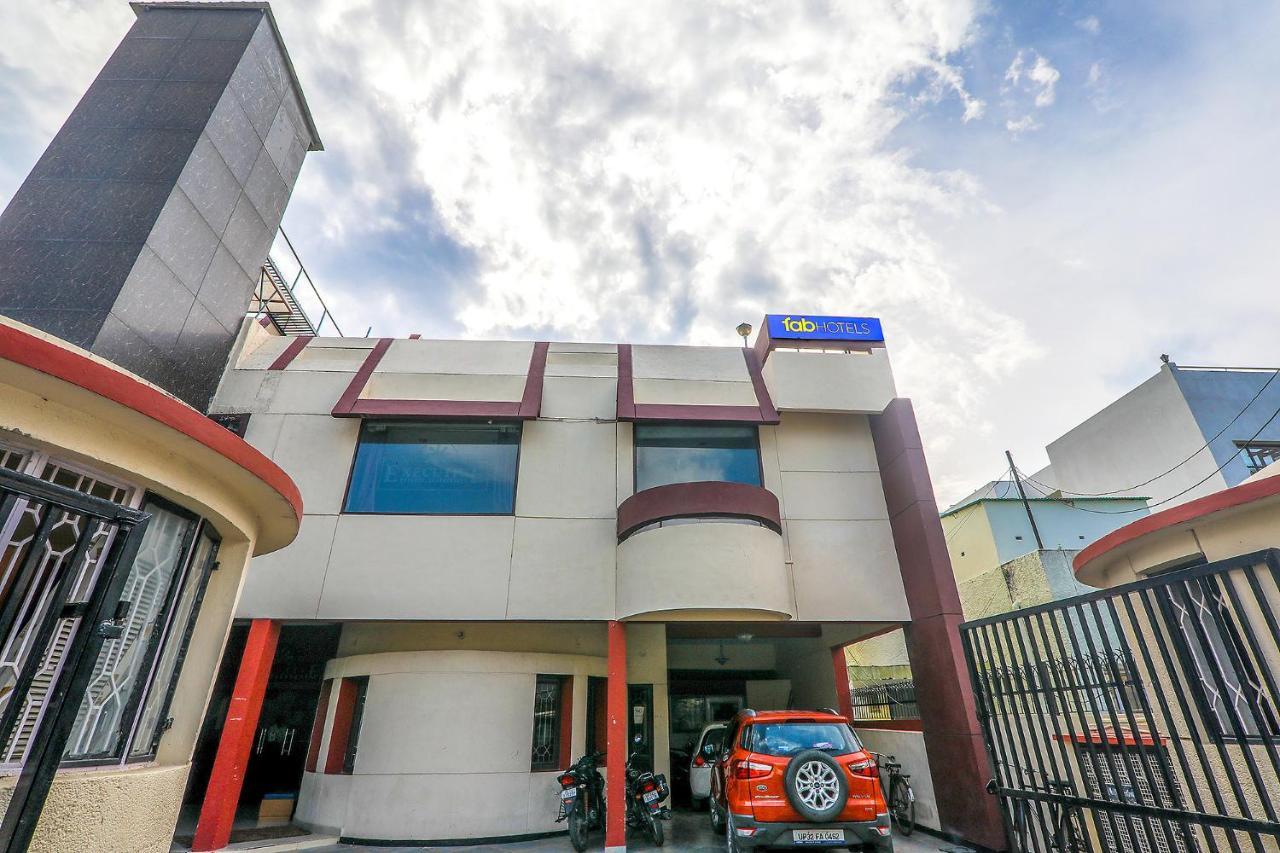 Hotel Executive Hasanganj Екстериор снимка