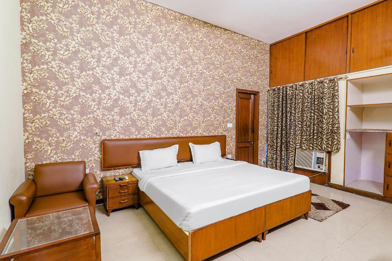 Hotel Executive Hasanganj Екстериор снимка