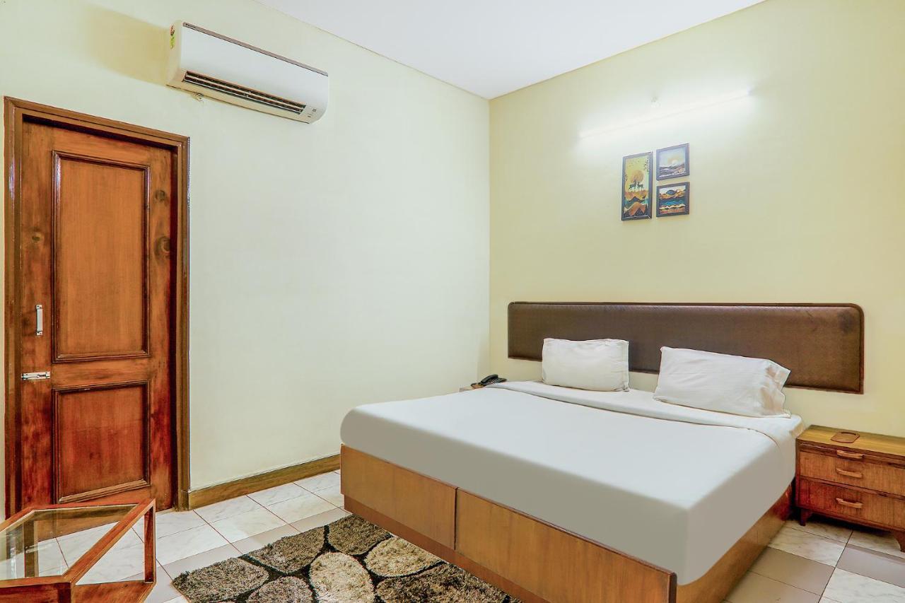 Hotel Executive Hasanganj Екстериор снимка