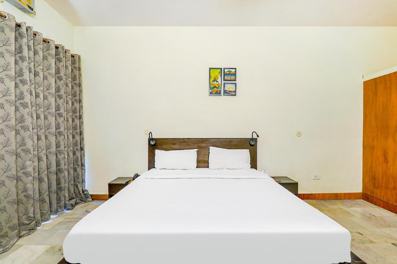 Hotel Executive Hasanganj Екстериор снимка