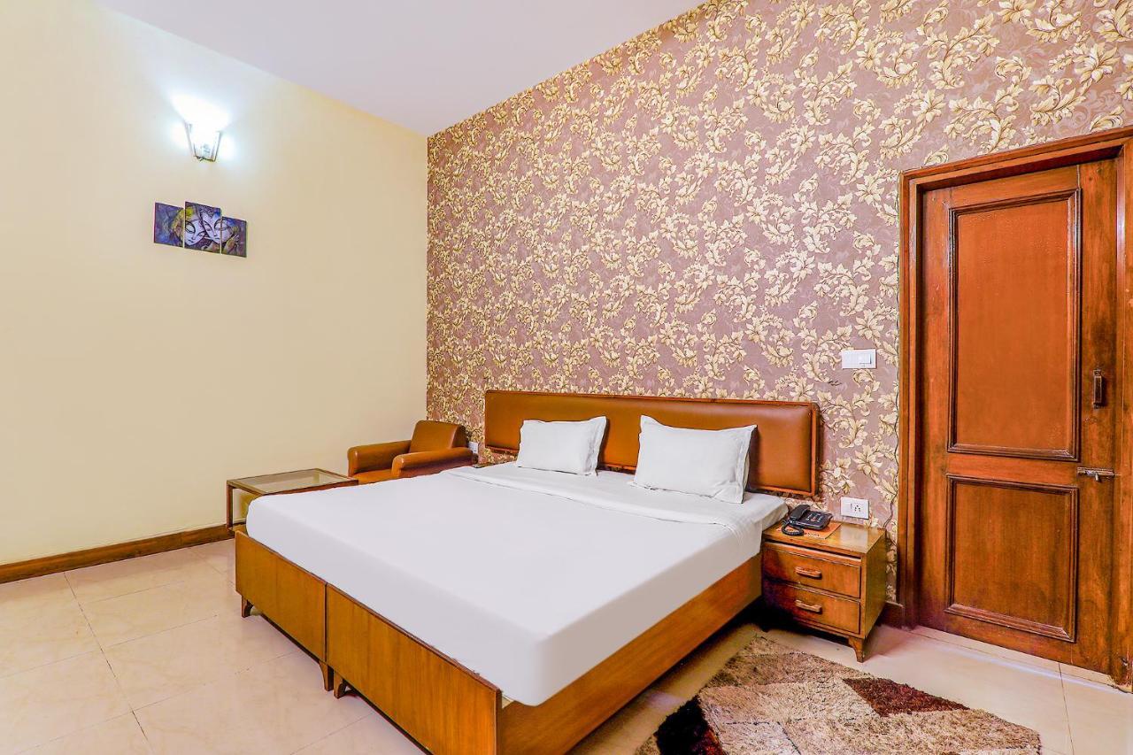 Hotel Executive Hasanganj Екстериор снимка