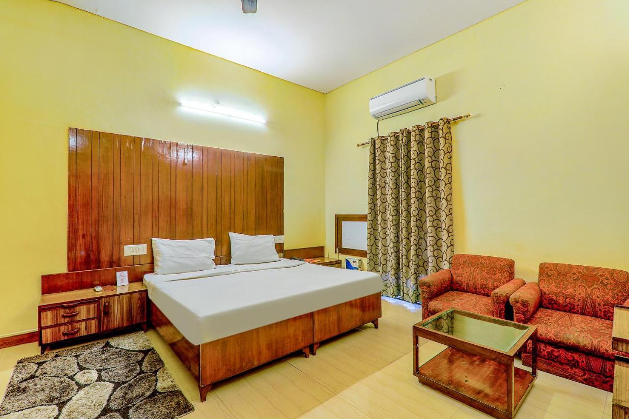 Hotel Executive Hasanganj Екстериор снимка