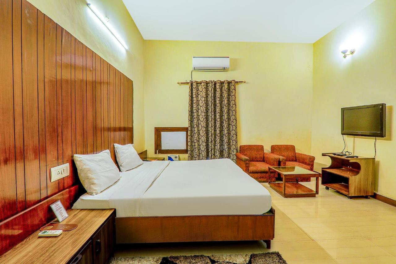 Hotel Executive Hasanganj Екстериор снимка