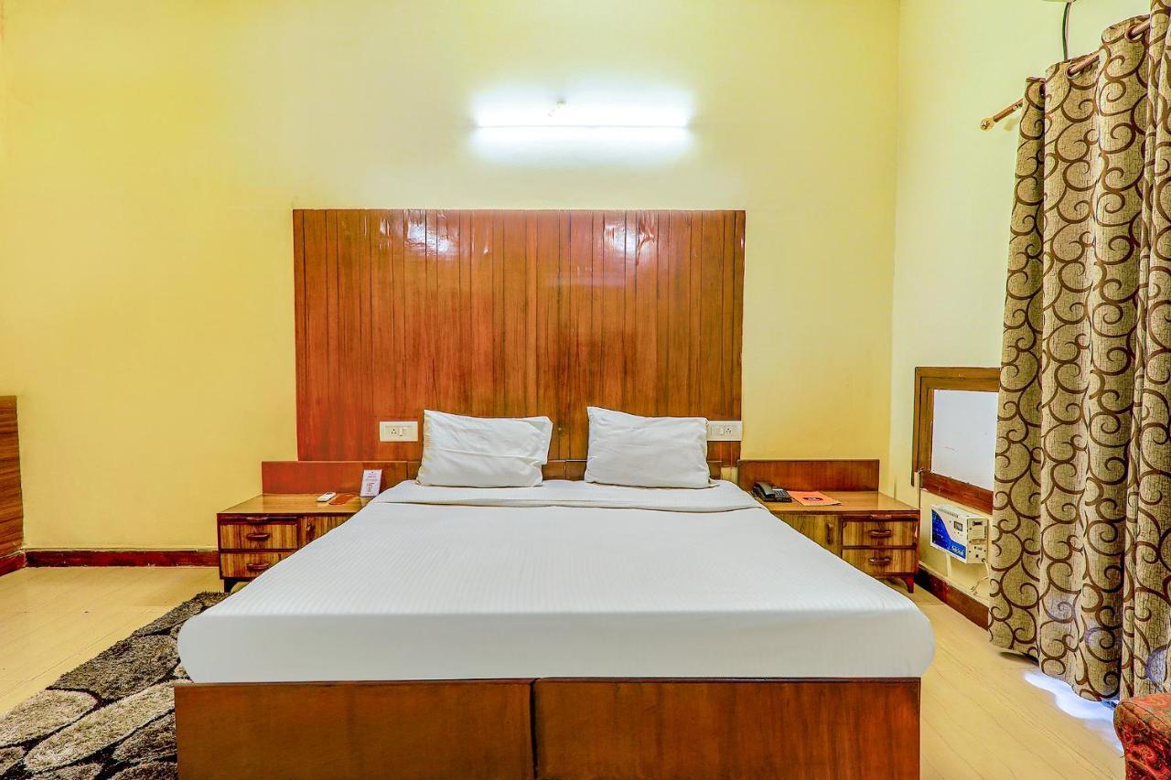 Hotel Executive Hasanganj Екстериор снимка